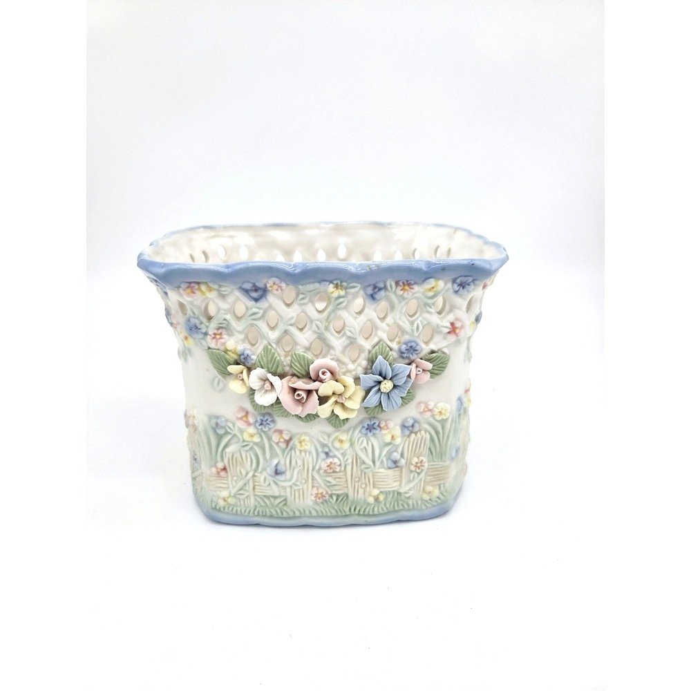 Cottagecore Vntg Decorative Porcelain vase reticulated pattern & applied flowers